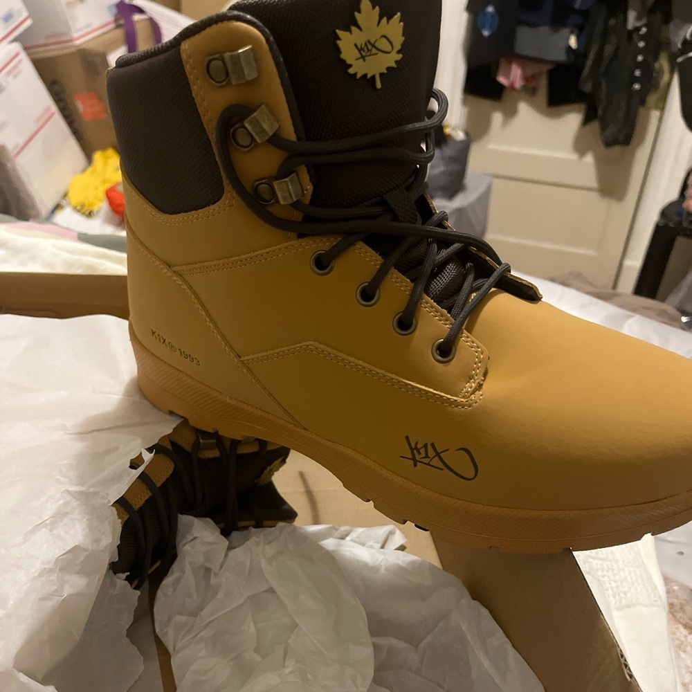 Kix-1993 Men’s Tan Leather Boots. New in the Box.